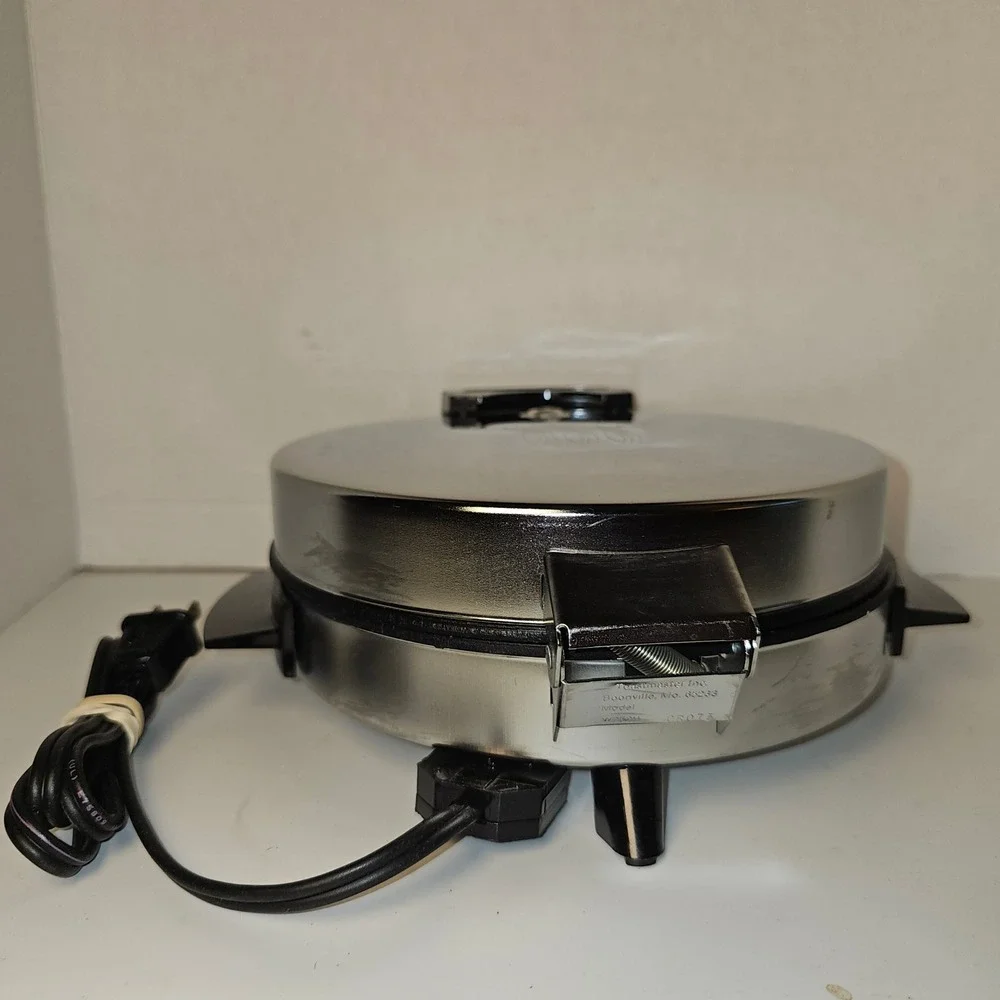Toastmaster W252H Round Waffle Baker Maker Chrome 650W 7‎ Inch Grid Vintage